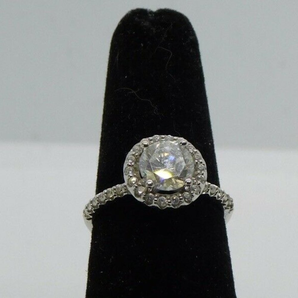 14k White Gold Cubic Zirconia Halo Engagement Ring Size 6